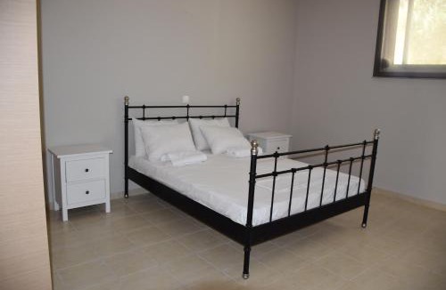 Loutsa Apartment | Aperanto House Paralia Loutsas