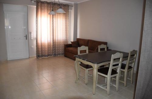 Loutsa Apartment | Aperanto House Paralia Loutsas