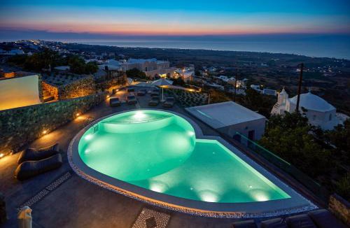 Finikia Hotel | Aperanto Suites