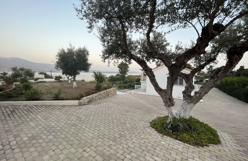 Lixouri House | Apollonides Seafront Villa 2 “Melete”