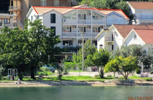 Donji Stoliv Apartment | Apt Adria, A Wonderful Location 50 meters from sea & beach with free car parking