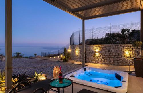 Stegna Apartment | Aquamarine Luxury Suites - Stegna - Beachfront, Jacuzzi , Smart Home, Great View