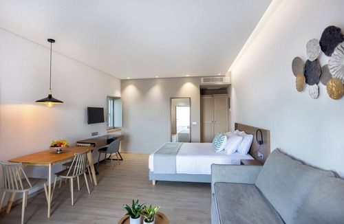 Omales Hotel | Armantanis Luxury Suites