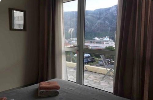 Kotor House | Art GuestHouse