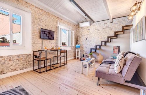 Old Town Apartment | Art Loft Venetian Well