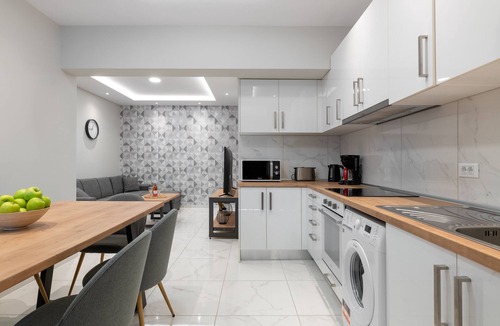 Kremasti Apartment | Artemis PoolFront Suite
