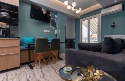 Gazi Apartment | Artistic apt in Gazi with terrace by GHH
