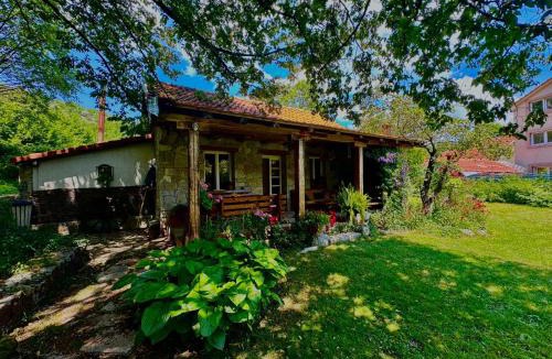 Donje Polje Apartment | Artistic Garden House