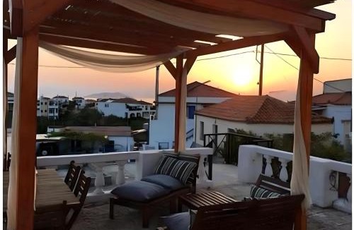 Milos House | Artists' Residence 2 bed, 1 bath