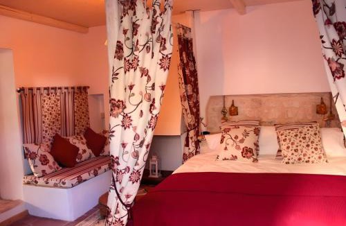 Milos House | Artists' Residence 2 bed, 1 bath