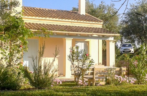 Termenades Cottage | Asfodelos Cottage at Aroggia Farm by JJ Hospitality-