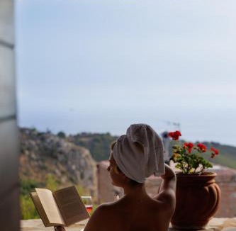 Vatheia Bed & Breakfast | Aspalathos guest rooms