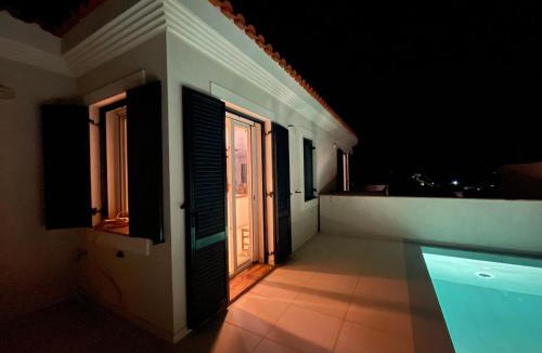 Vrontados Villa | Asprou Villa with roof pool