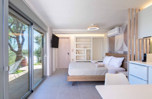 Pylos-Nestoras Apartment | Assini Estate - Pet Friendly Studio With Pool