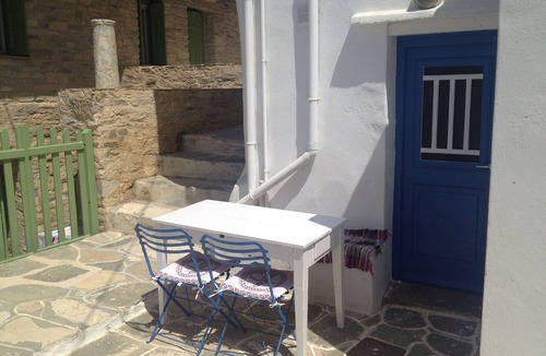 Sifnos Apartment | At the top of Kastro