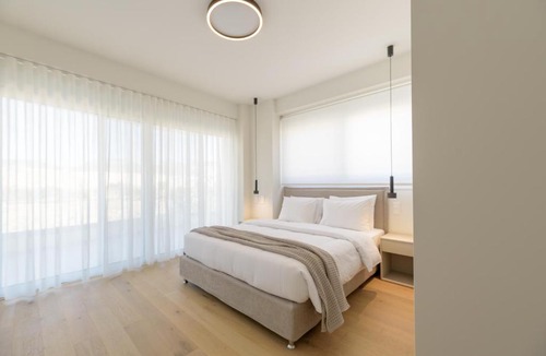 Elliniko Apartment | Athenean Private Pool Heaven