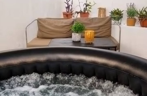 Kolonaki Apartment | Athens Central Jacuzzi Retreat