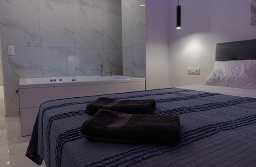 Mousio Apartment | Athens Jacuzzi apartment