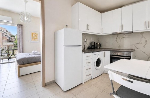 Attiki Apartment | Athens Studio Near Metro & Transport Hub by ΜΡS