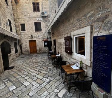 Kotor Old Town House | Athos Guesthouse