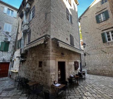 Kotor Old Town House | Athos Guesthouse