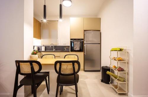 Ampelokipoi Apartment | Attica Skyline Living!