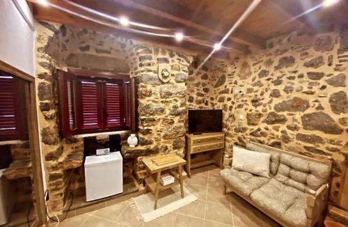 Mesta House | August castle house