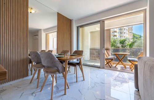 Rafajlovici Apartment | AURA TOWER Apartments by Gaby
