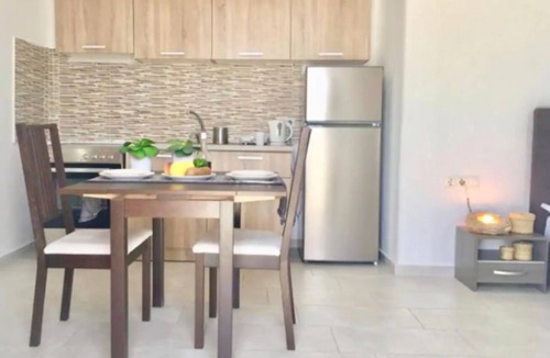 Plintri Apartment | Avalon cosy apartments, Kiku studio with swimming pool and mountain view