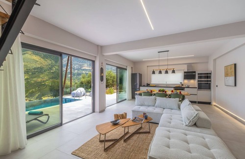 Argostoli Villa | Avithos Lassu Retreat