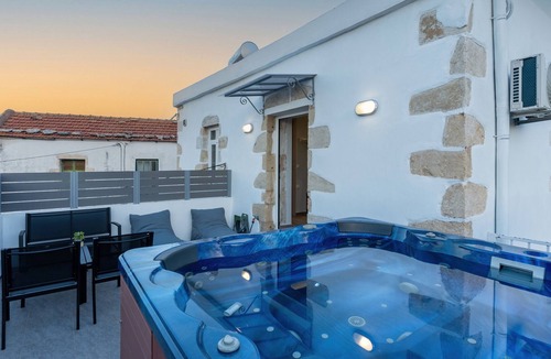 Embrosneros House | "Avli Village Home" with Outdoor Jacuzzi