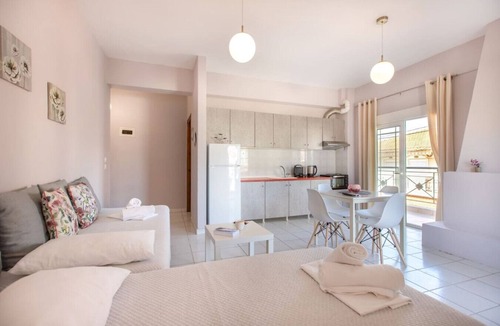 Haniotis Apartment | Avra Apartment by RentalsPro