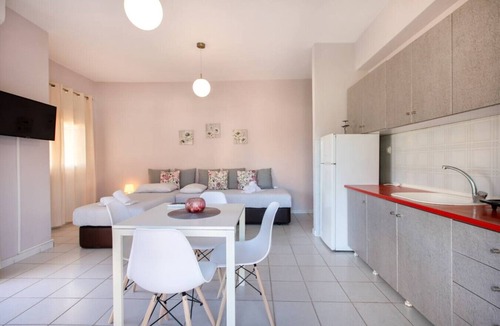 Haniotis Apartment | Avra Apartment by RentalsPro