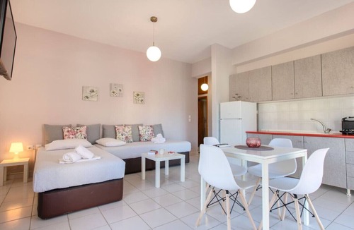 Haniotis Apartment | Avra Apartment by RentalsPro