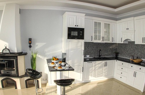 Mirac House | Awesome home in Kotor