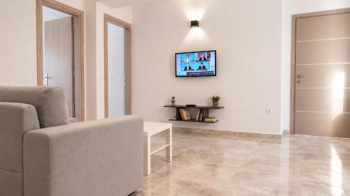 Andros Town Apartment | Azalea Guesthouse
