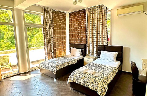 Dobra Voda Hotel | AZURA BAY HOTEL