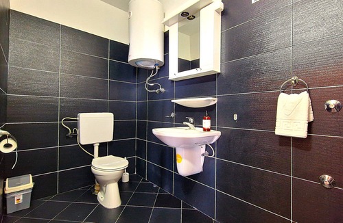 Dobra Voda Hotel | AZURA BAY HOTEL