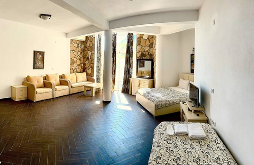 Dobra Voda Hotel | AZURA BAY HOTEL