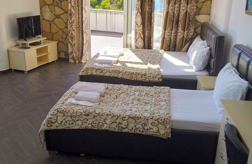 Dobra Voda Hotel | AZURA BAY HOTEL