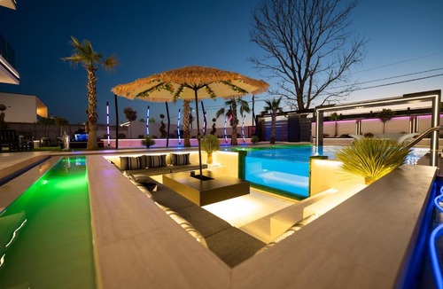Rrushkull Villa | Azura Villa with Pool Sauna Jacuzzi