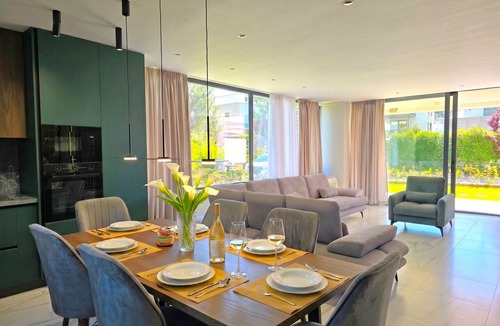 Ishem Villa | Azure Garden Villa SanPietro
