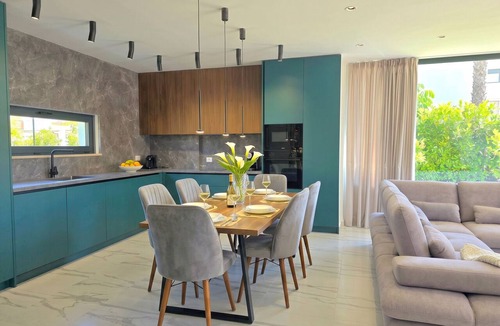 Ishem Villa | Azure Garden Villa SanPietro