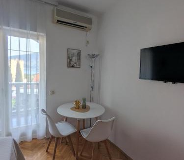 Trebesinj Apartment | Azzurro