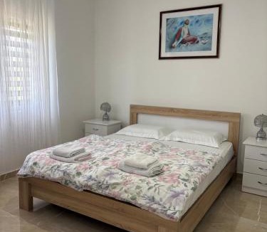 Virpazar Apartment | B&B Ana