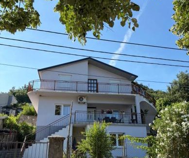 Virpazar Apartment | B&B Ana