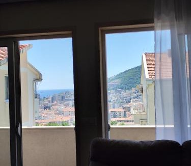 Podmaine Apartment | B&V Comfort Apartment Free Parking & Sea View
