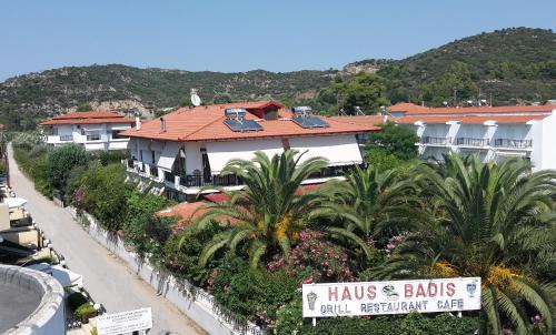 Toroni Apartment | Badis Haus