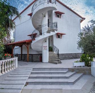 Toroni Apartment | Badis Haus