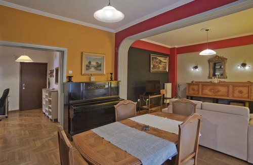 Piraeus Apartment | Baroness Apt Piraeus Ctr 3BR, 2BA, AC, Walk to sea
